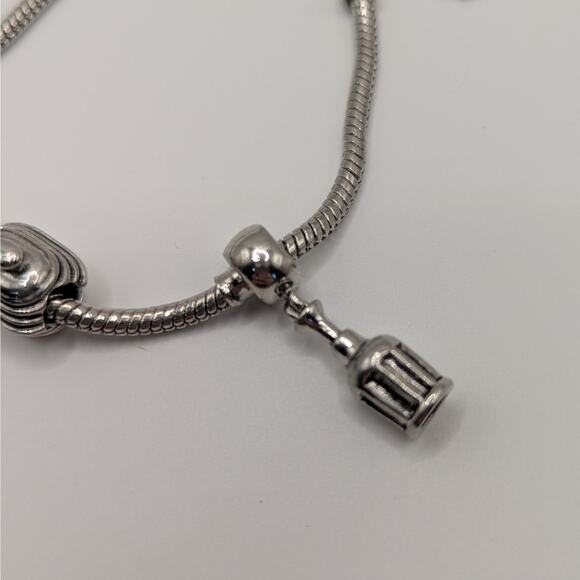 Pampered Chef Consultant Exclusive Silver Charm Bracelet & Two Charms - Picture 3 of 6